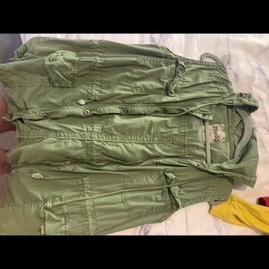 sleeveless army green cardigan/vest